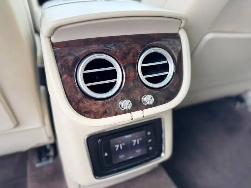 2017 Bentley Bentayga - Image 12 of 19