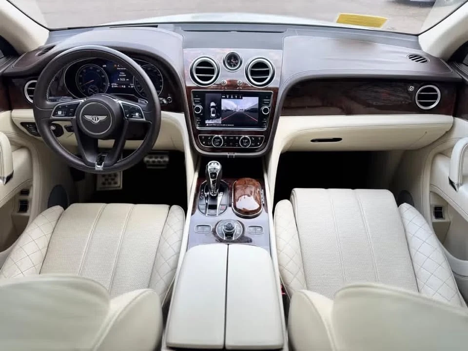 2017 Bentley Bentayga - Image 13 of 19