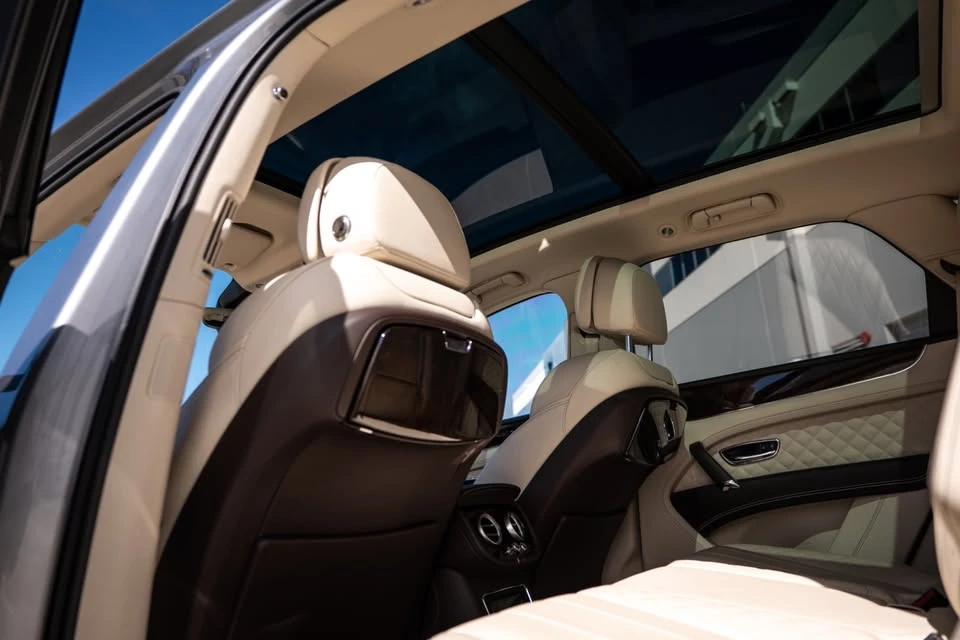 2017 Bentley Bentayga - Image 15 of 19