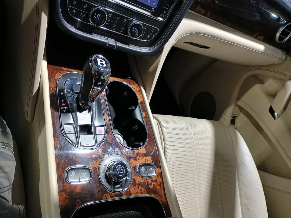 2017 Bentley Bentayga - Image 14 of 20
