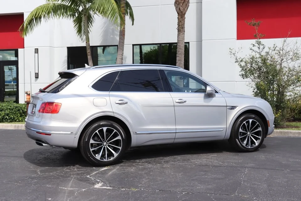 2017 Bentley Bentayga - Image 9 of 18