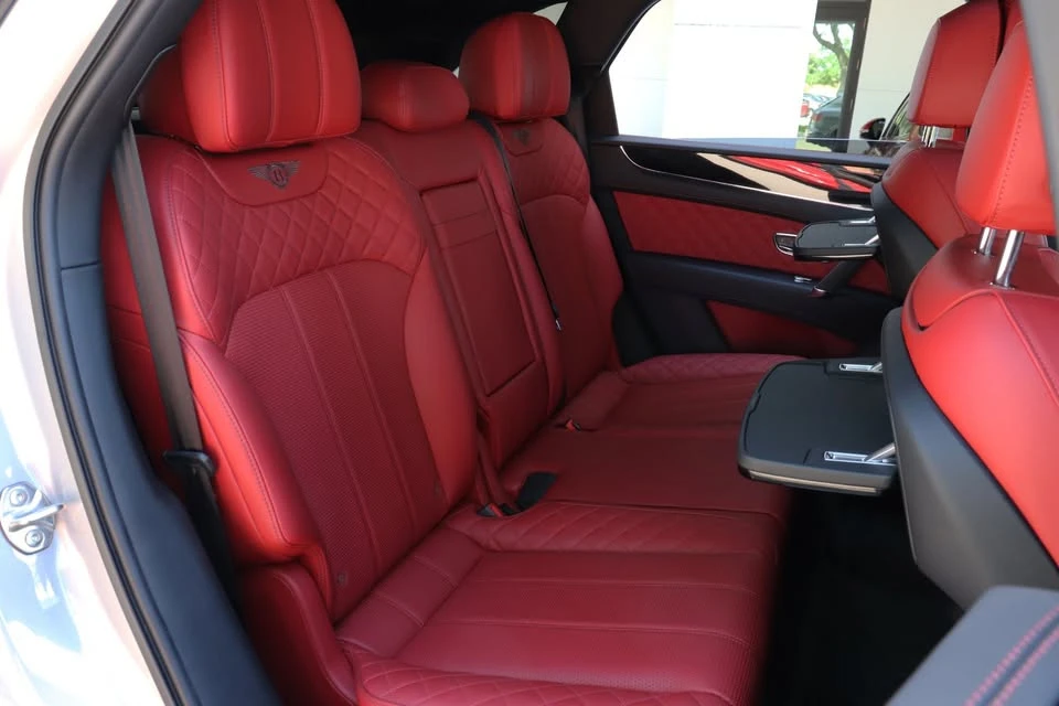 2017 Bentley Bentayga - Image 16 of 18