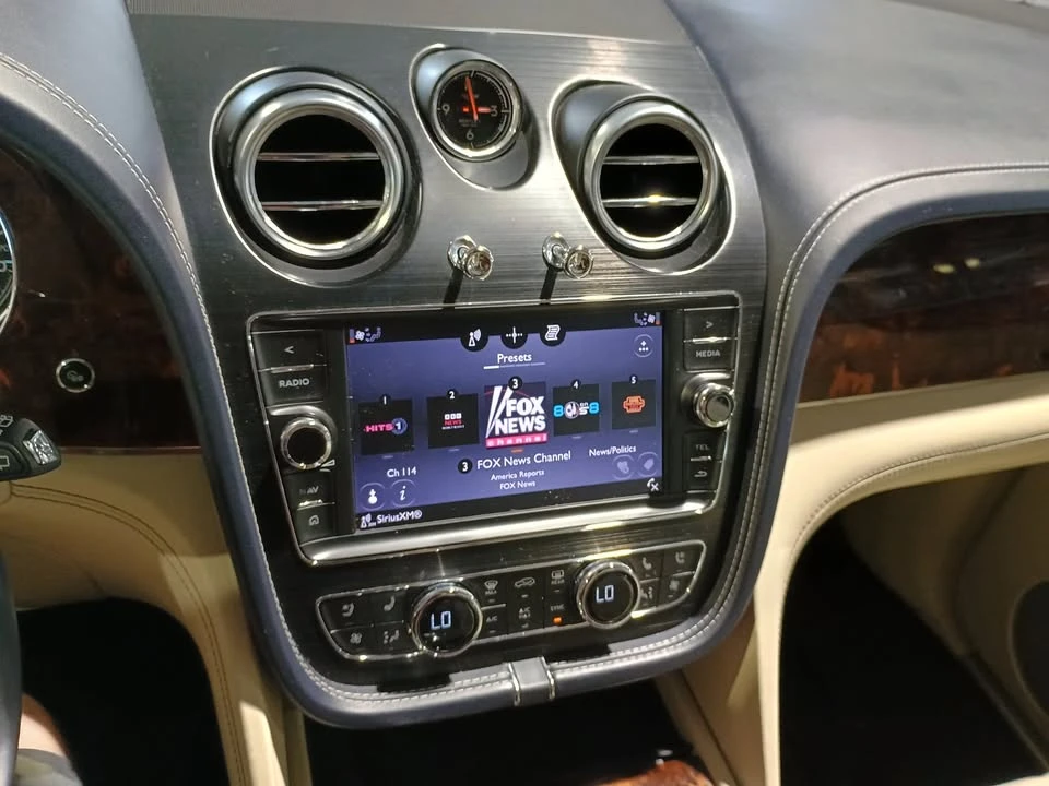 2017 Bentley Bentayga - Image 13 of 20