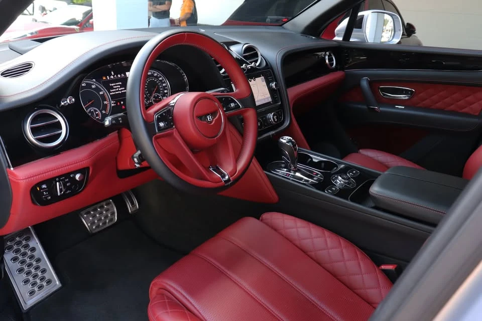 2017 Bentley Bentayga - Image 11 of 18