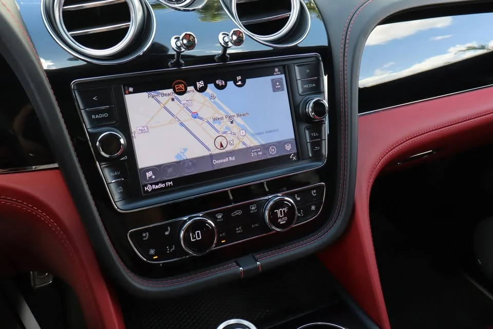 2017 Bentley Bentayga - Image 15 of 18