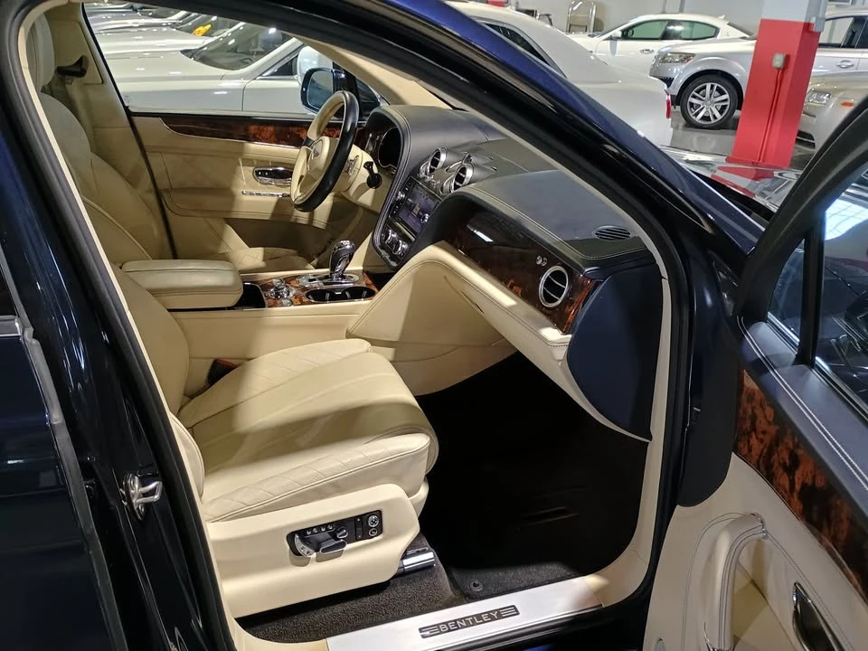 2017 Bentley Bentayga - Image 17 of 20