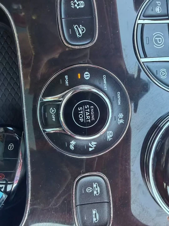 2017 Bentley Bentayga - Image 16 of 19