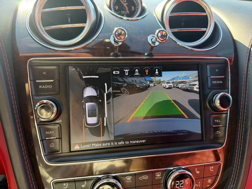 2017 Bentley Bentayga - Image 18 of 19