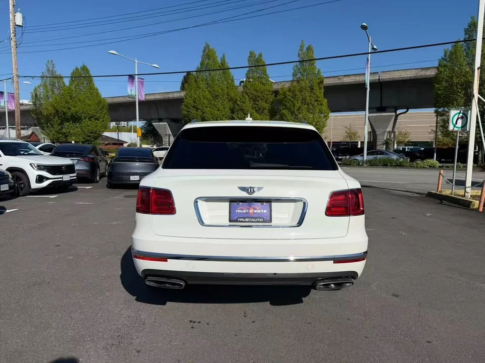 2017 Bentley Bentayga - Image 6 of 19