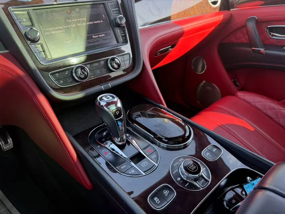 2017 Bentley Bentayga - Image 12 of 19