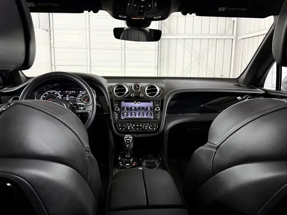 2017 Bentley Bentayga - Image 16 of 19
