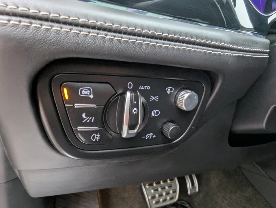 2017 Bentley Bentayga - Image 18 of 20
