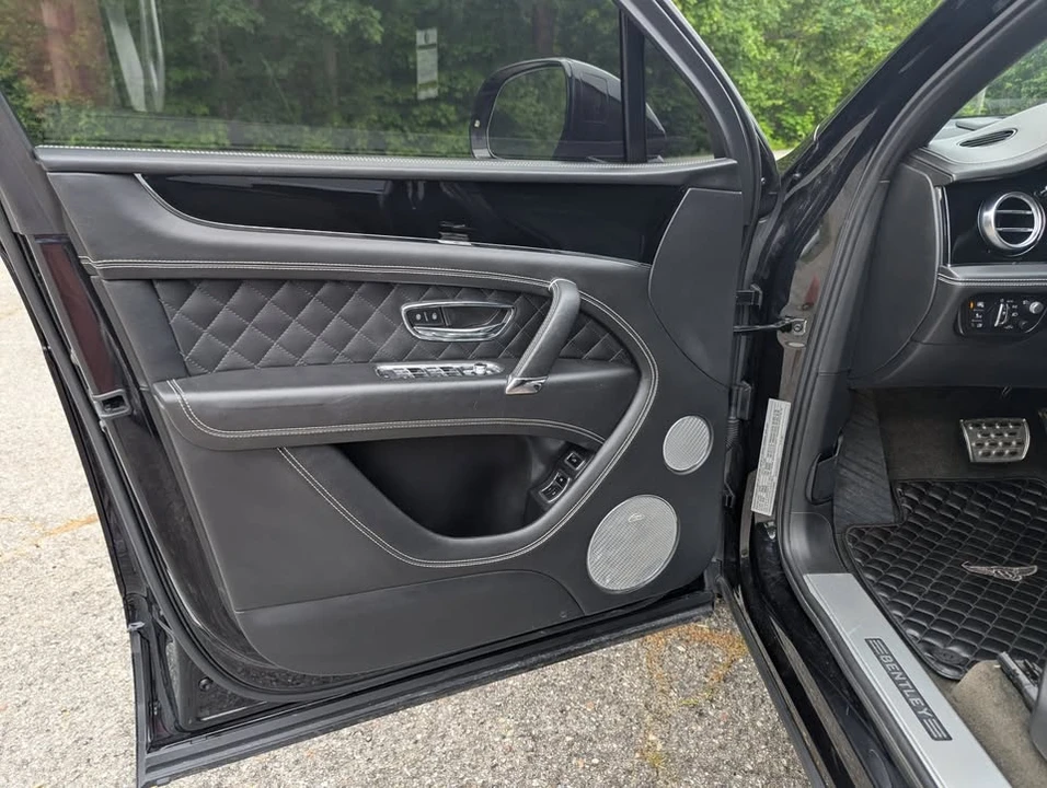 2017 Bentley Bentayga - Image 9 of 20