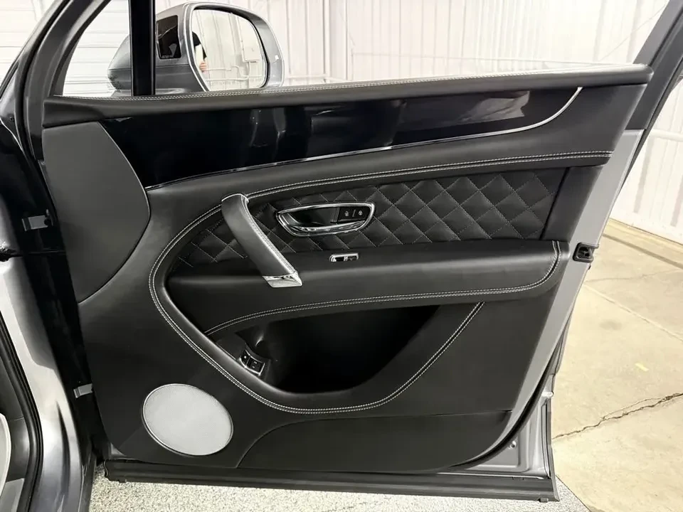 2017 Bentley Bentayga - Image 13 of 19