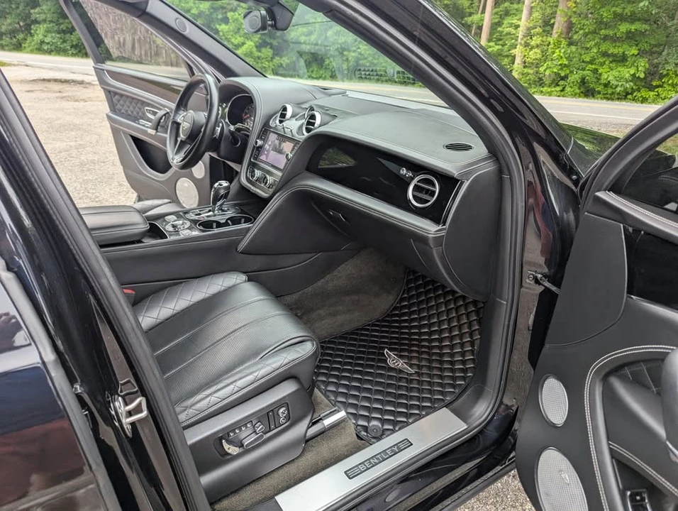 2017 Bentley Bentayga - Image 17 of 20