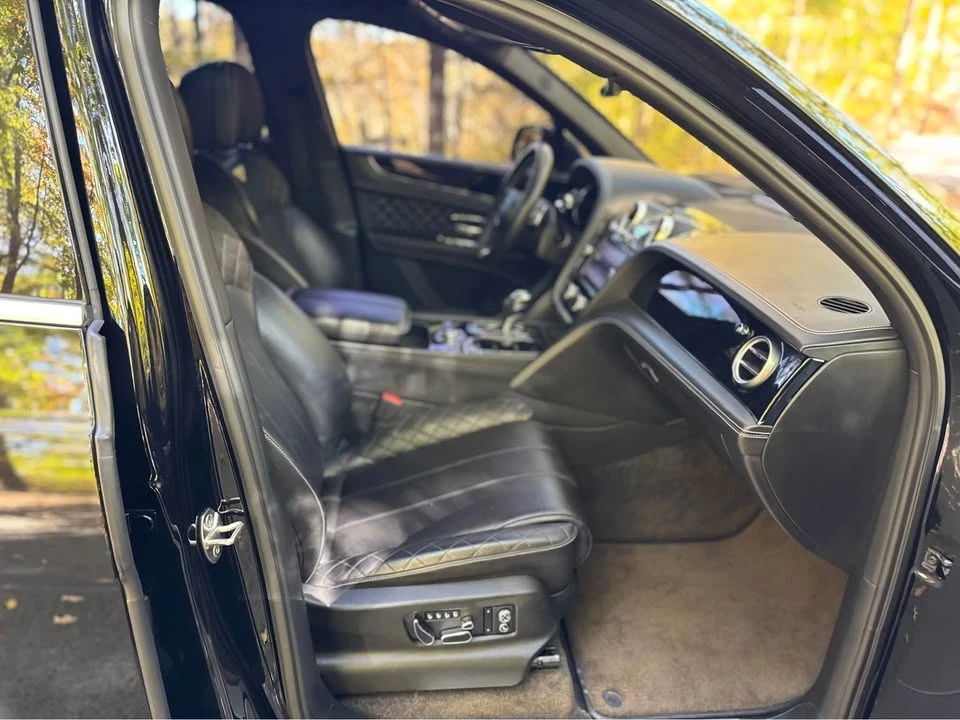 2017 Bentley Bentayga - Image 17 of 18