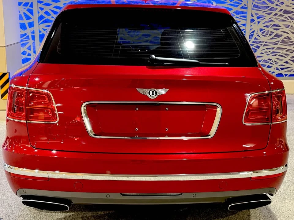 2017 Bentley Bentayga - Image 9 of 18