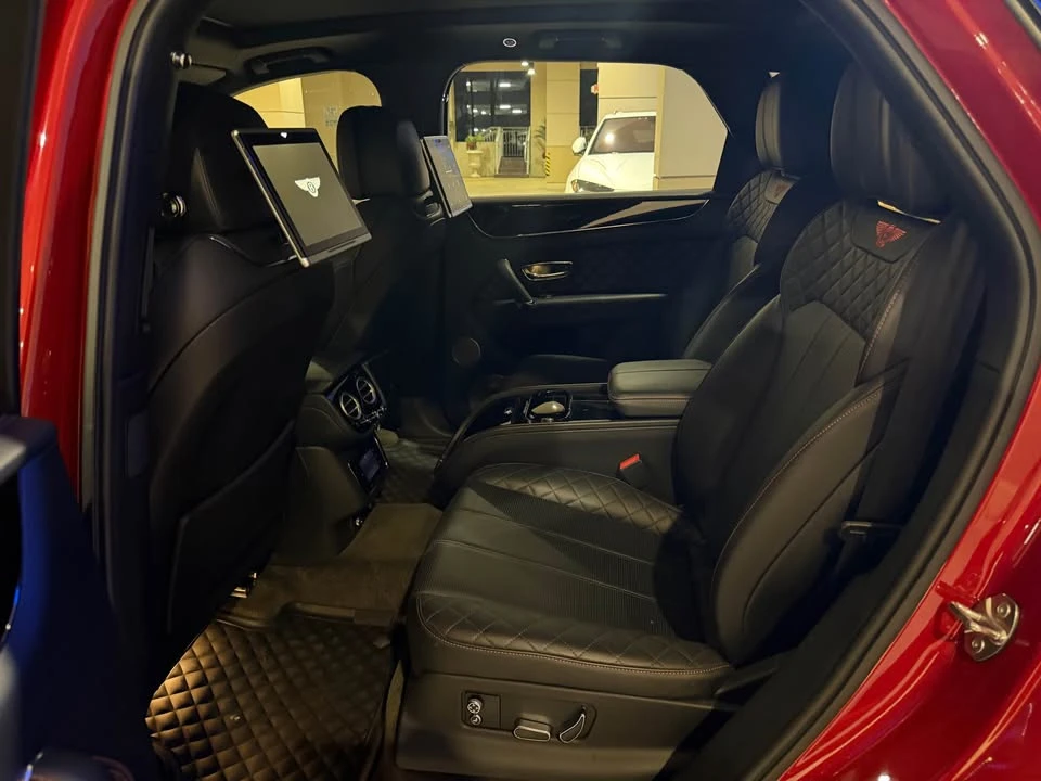 2017 Bentley Bentayga - Image 8 of 18