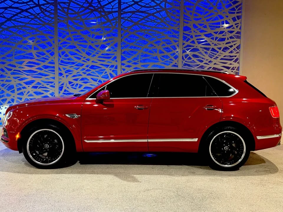 2017 Bentley Bentayga - Image 2 of 18