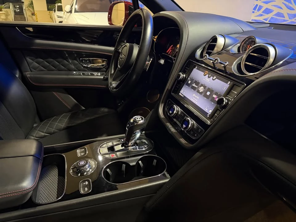 2017 Bentley Bentayga - Image 11 of 18