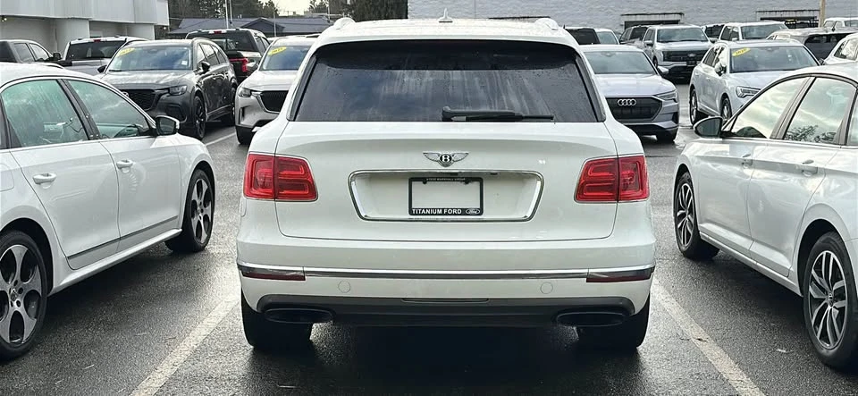 2017 Bentley Bentayga - Image 4 of 10