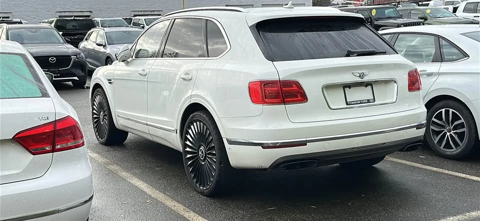 2017 Bentley Bentayga - Image 5 of 10