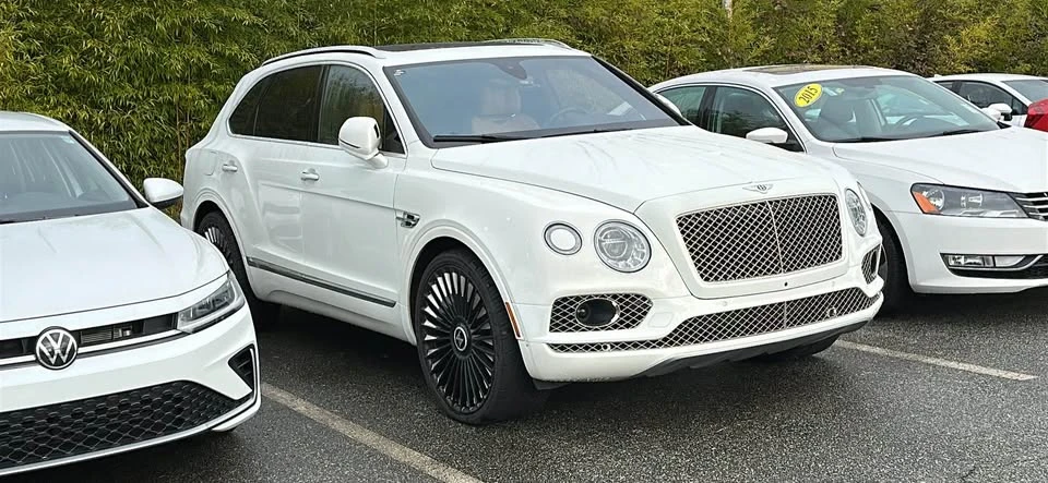 2017 Bentley Bentayga - Image 3 of 10