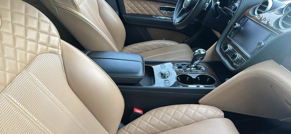 2017 Bentley Bentayga - Image 7 of 10