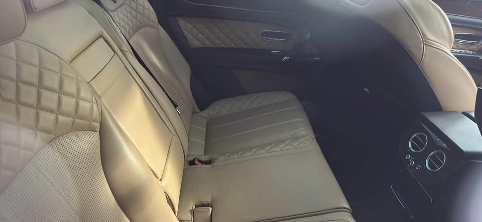 2017 Bentley Bentayga - Image 8 of 10