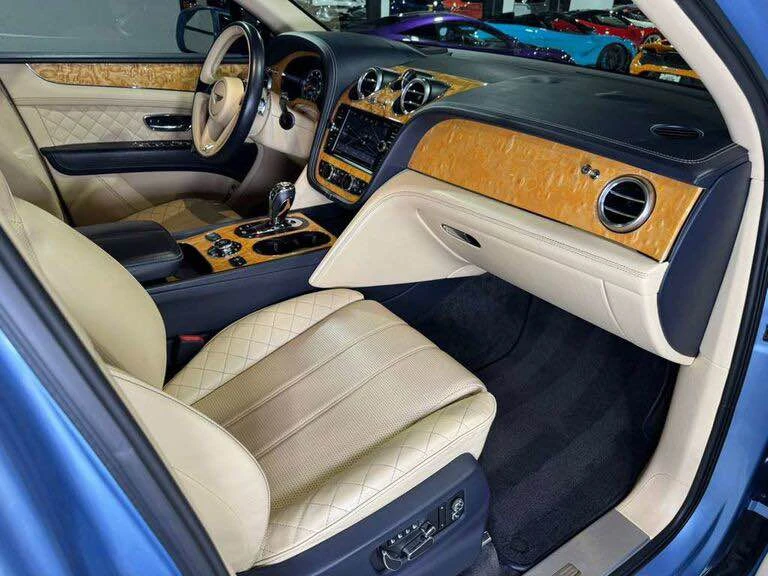 2017 Bentley Bentayga - Image 9 of 15