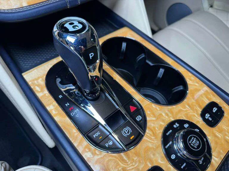 2017 Bentley Bentayga - Image 11 of 15