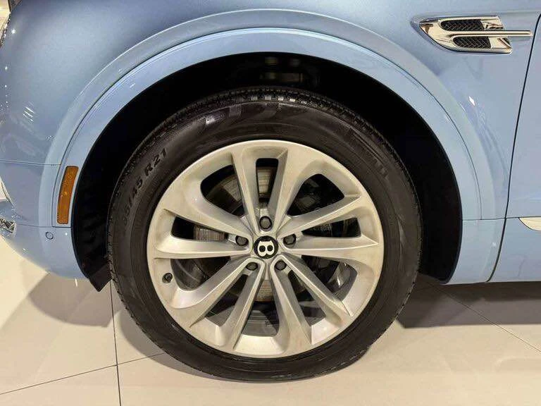 2017 Bentley Bentayga - Image 13 of 15