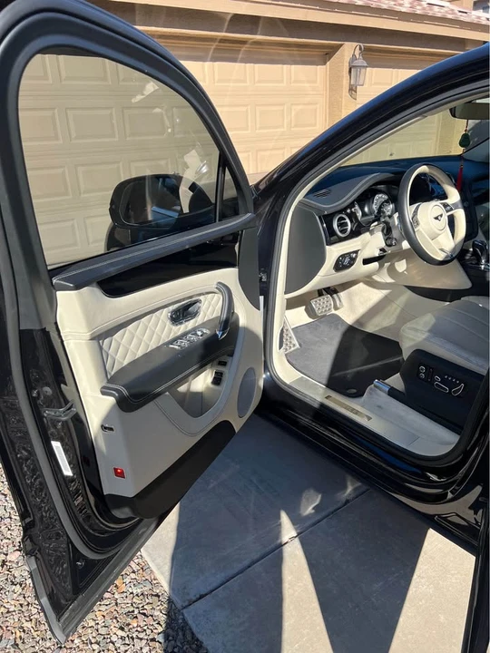 2017 Bentley Bentayga - Image 11 of 16