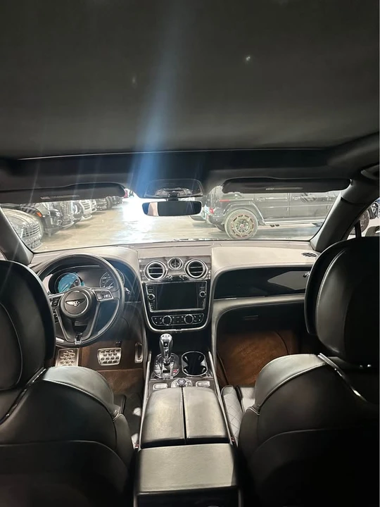 2017 Bentley Bentayga - Image 8 of 10