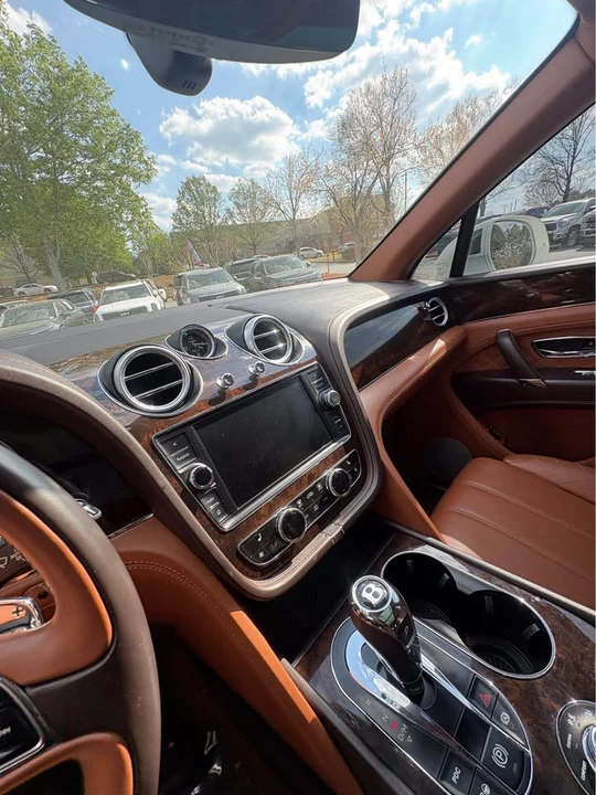 2017 Bentley Bentayga - Image 6 of 12