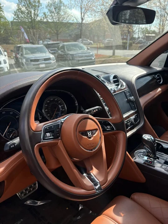 2017 Bentley Bentayga - Image 11 of 12