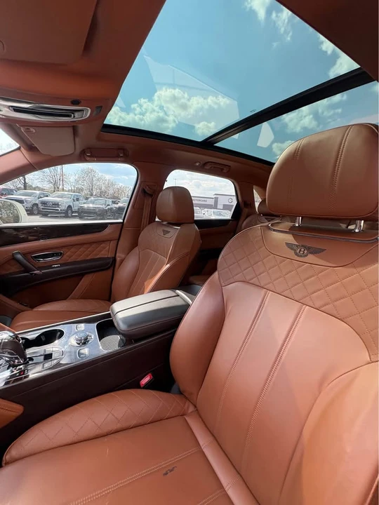 2017 Bentley Bentayga - Image 10 of 12