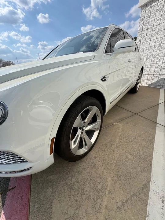 2017 Bentley Bentayga - Image 5 of 12