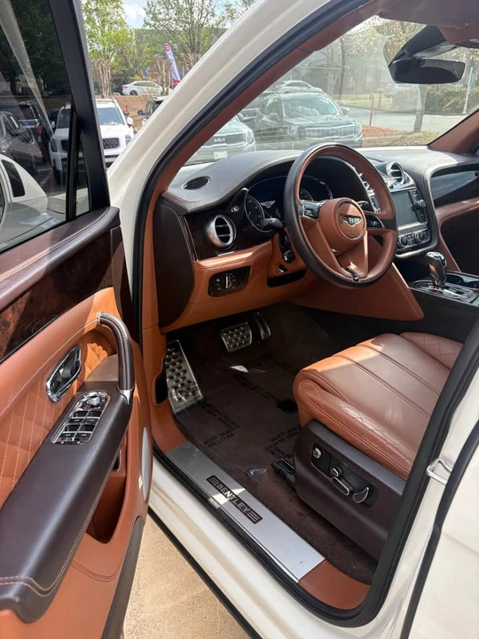 2017 Bentley Bentayga - Image 12 of 12