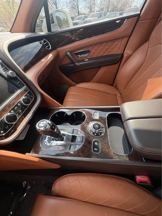2017 Bentley Bentayga - Image 7 of 12
