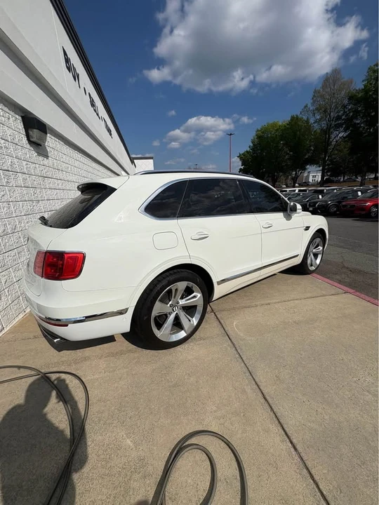 2017 Bentley Bentayga - Image 3 of 12