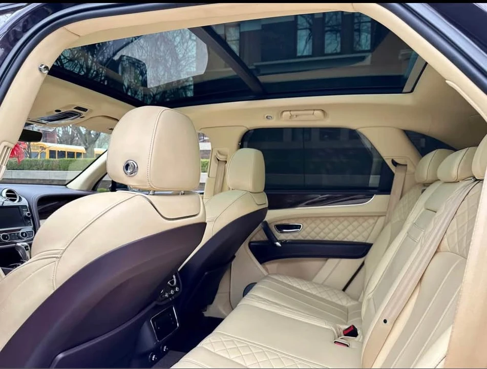 2017 Bentley Bentayga - Image 9 of 10