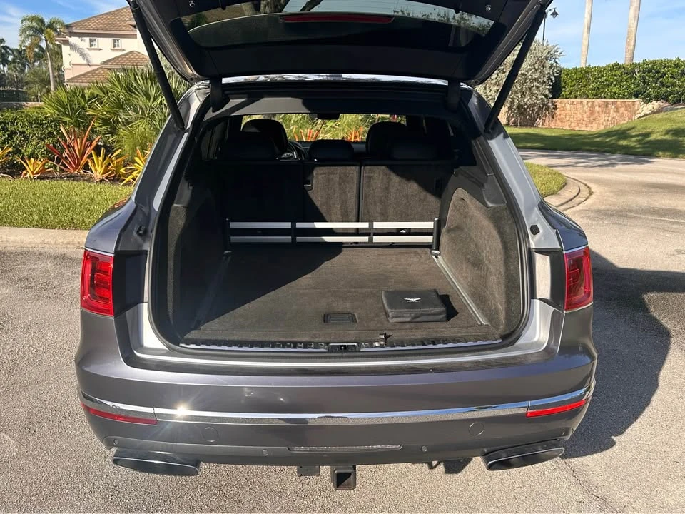 2017 Bentley Bentayga - Image 6 of 9