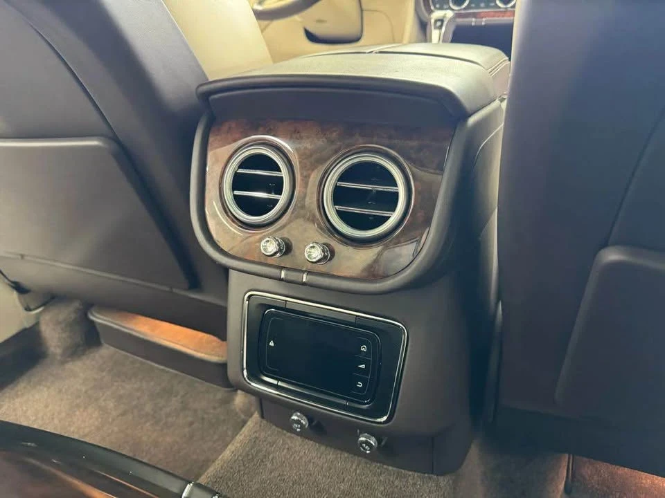 2017 Bentley Bentayga - Image 15 of 19