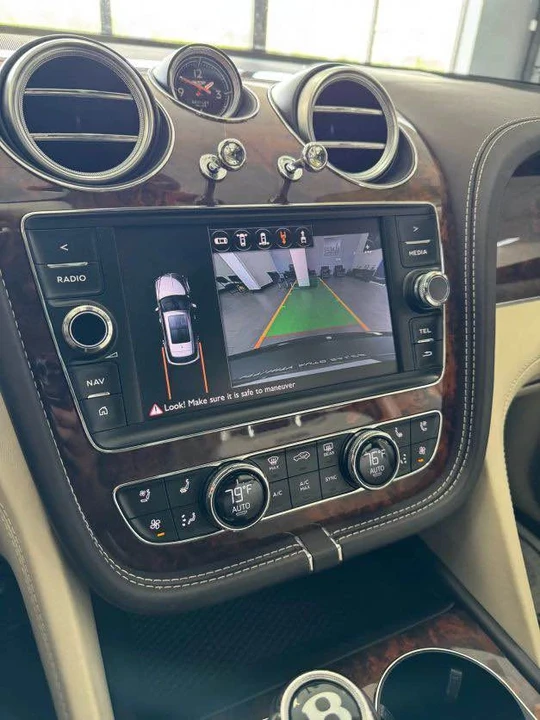 2017 Bentley Bentayga - Image 17 of 19