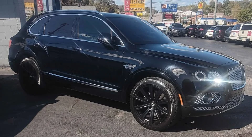 2017 Bentley Bentayga - Image 4 of 7