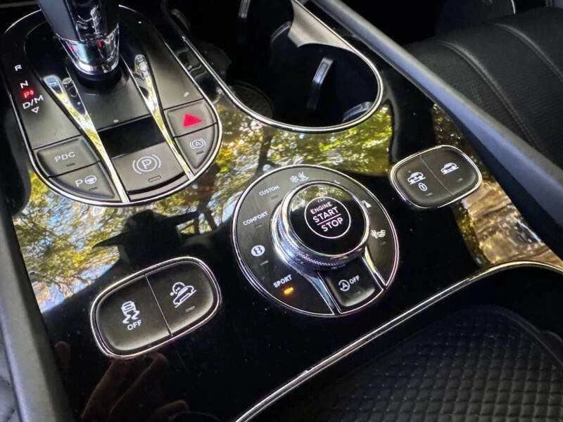 2017 Bentley Bentayga - Image 8 of 9