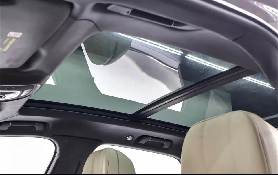 2017 Bentley Bentayga - Image 18 of 20