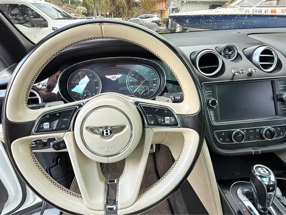 2017 Bentley Bentayga - Image 13 of 14