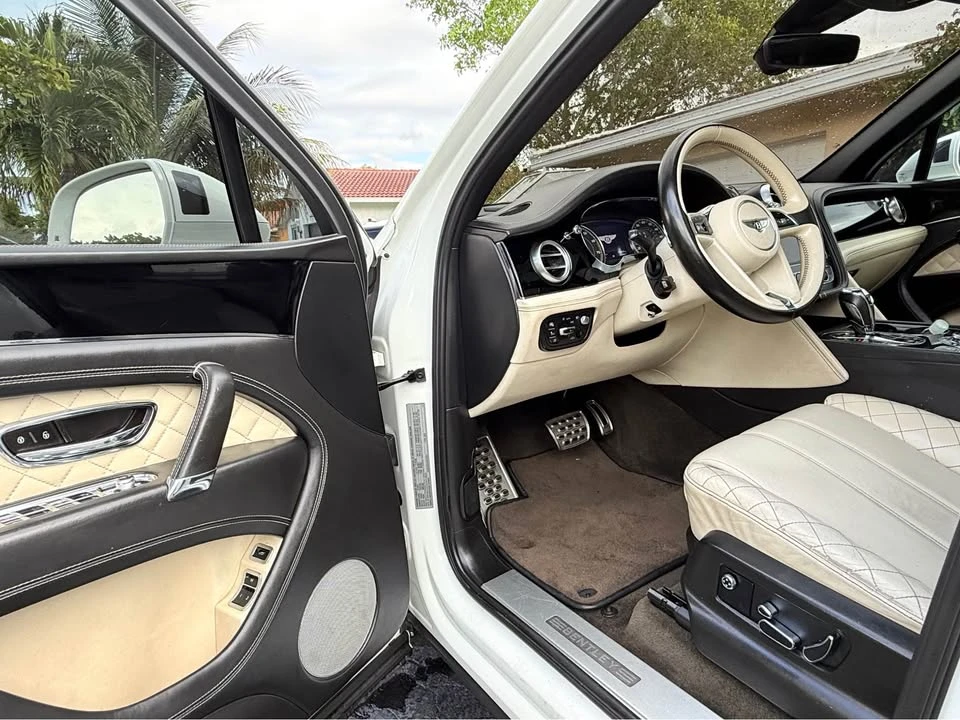 2017 Bentley Bentayga - Image 12 of 14